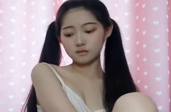 原平台清纯小骚货直播求爸爸抱,苗条身材激情收费秀!