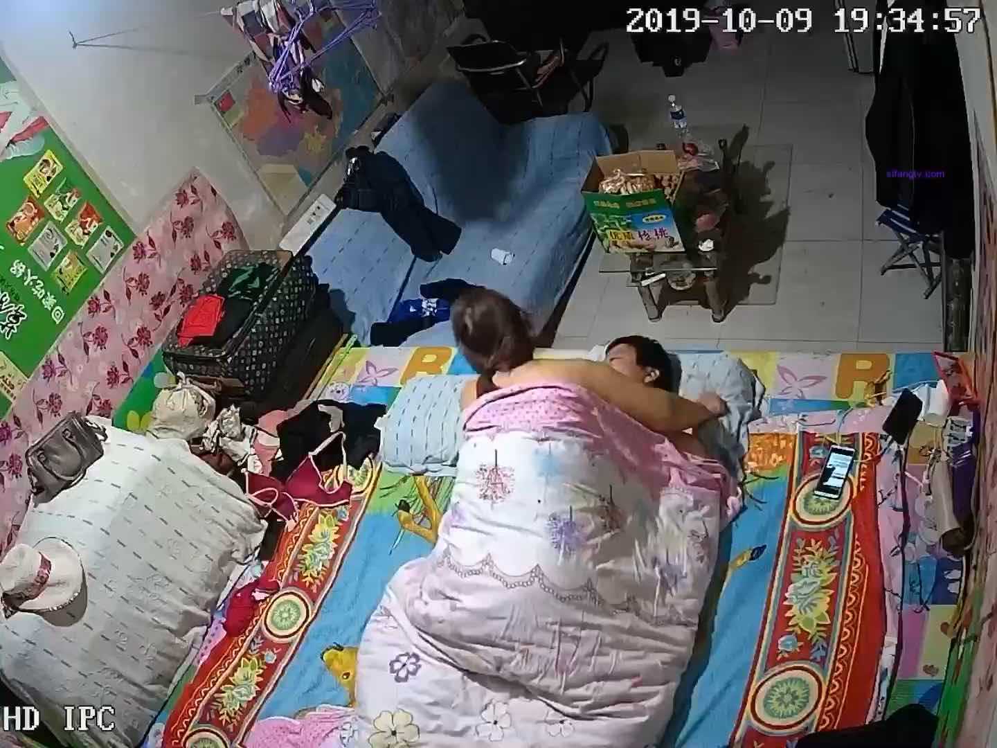(家庭偷拍)老母狗太骚了