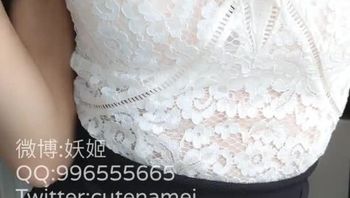 完具酱是谁完具酱又叫做娜美,是微博的福利姬,这一部网红在线福利视频中,娜美穿着ol制服,上演办公室女神的黑丝美腿诱惑,修长的美腿和圆润白皙的爆乳,非常的性感诱人