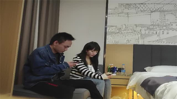 私约极品条纹兼职妹,诱人骚穴被狂干猛插汁液横流