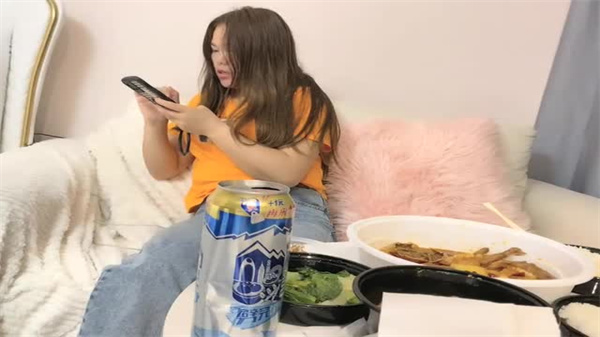 约炮大神硬上极品肥臀人妻,骚穴狂插,汁液四溅爆出高潮