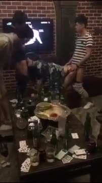 网曝李X雪分手夜KTV醉后口爆后入疯狂3P，抖音微信对话全流出