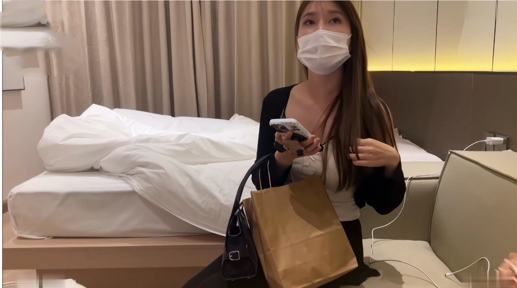 芬达4-今天约了个黑丝御姐面容精致身材刚刚好一开始还有点放不开干到后面直呼太大了受不了了